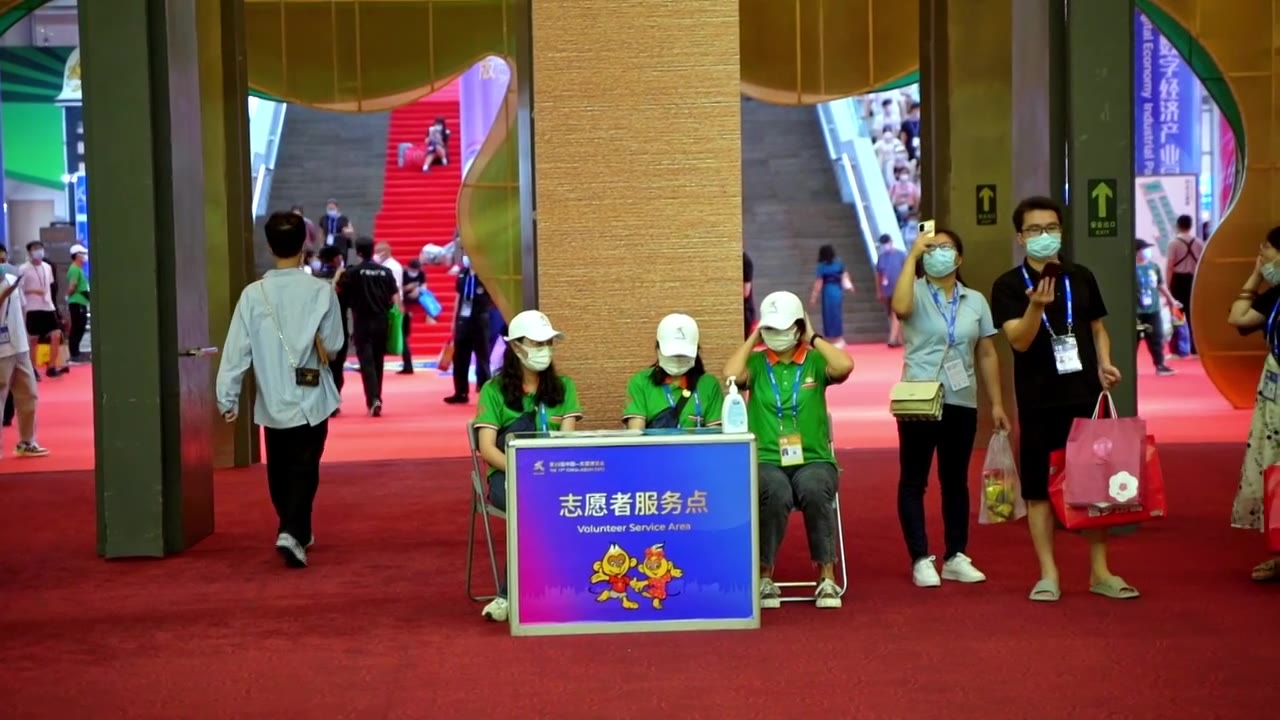 升格拍摄中国东盟博览会南宁国际会展中心视频下载
