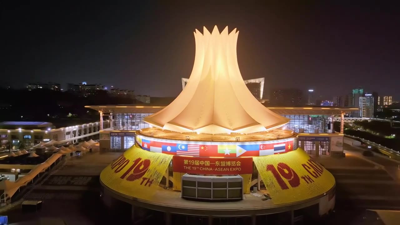 4K原创 南宁国际会展中心朱槿花厅夜色视频素材