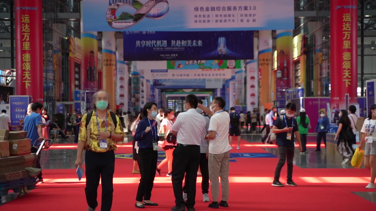 中国东盟博览会会场南宁国际会展中心人流视频素材