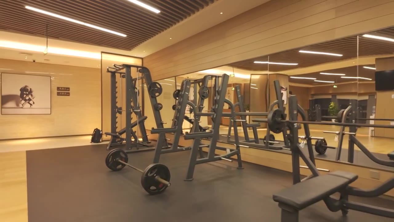 4K 商务酒店健身房运动器材视频下载