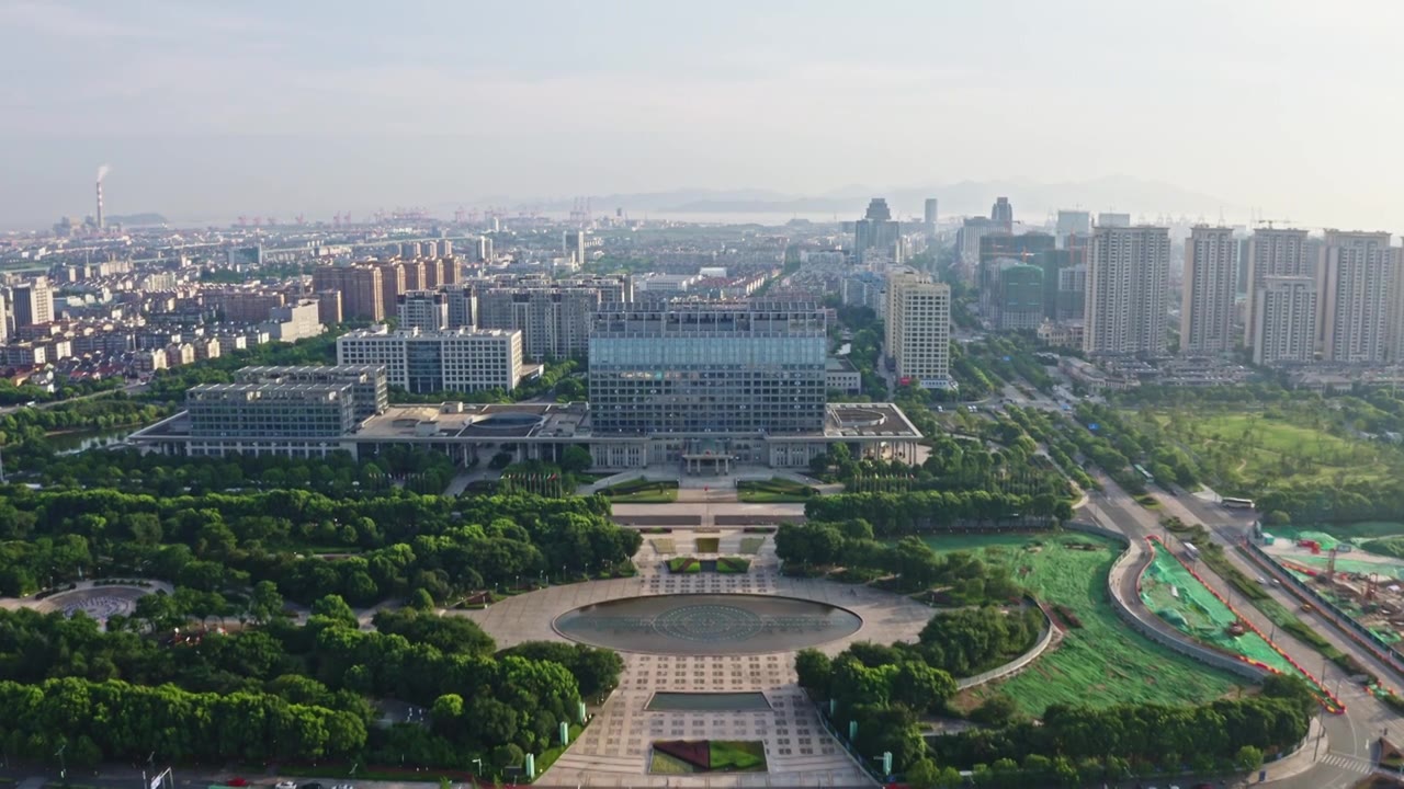 宁波北仑区政府大楼中心公园航拍视频素材