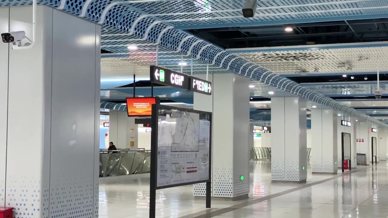 深圳地铁8号线地铁站台进站口视频素材