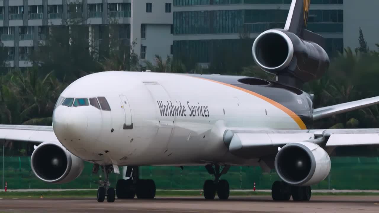 经典三发机型麦道MD11起飞片段视频素材