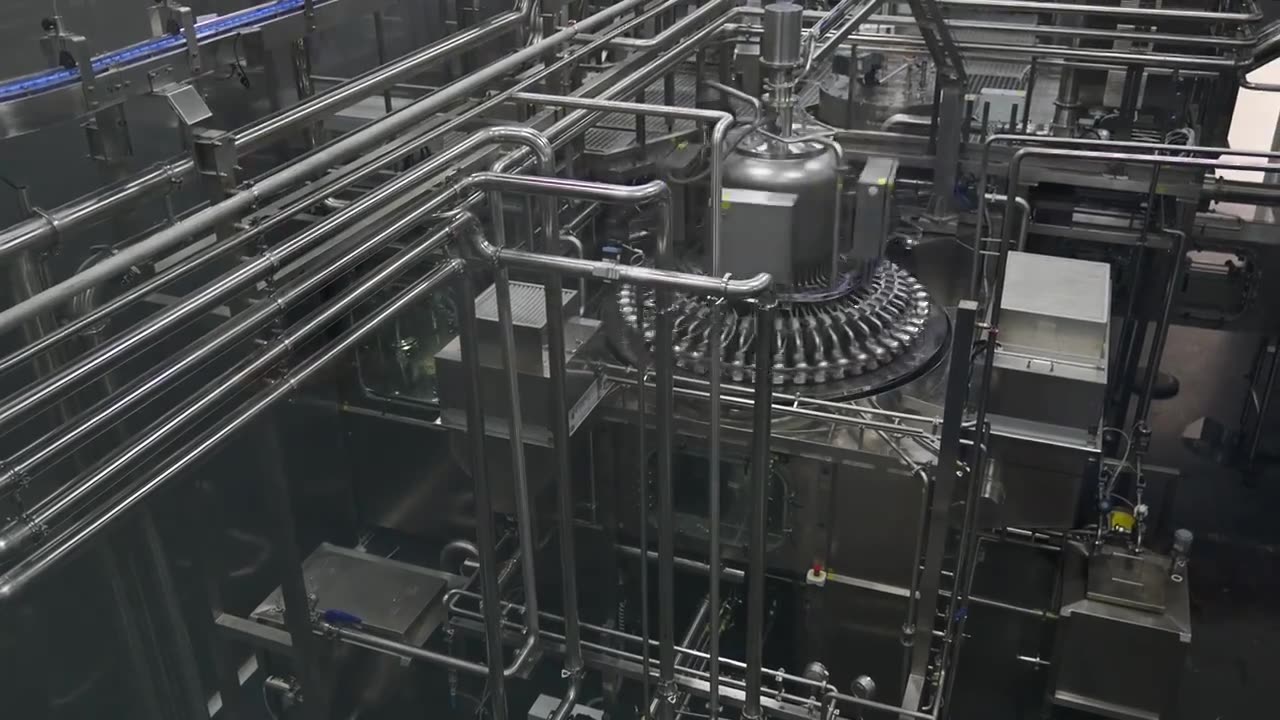 4K水厂自来水纯净水矿泉水生产线视频素材