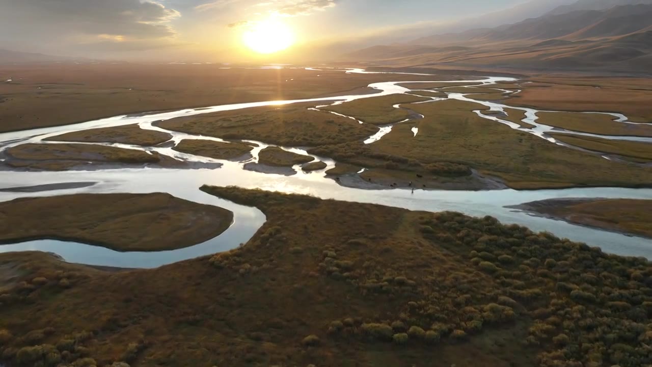 新疆巴音布鲁克河流夕阳视频下载
