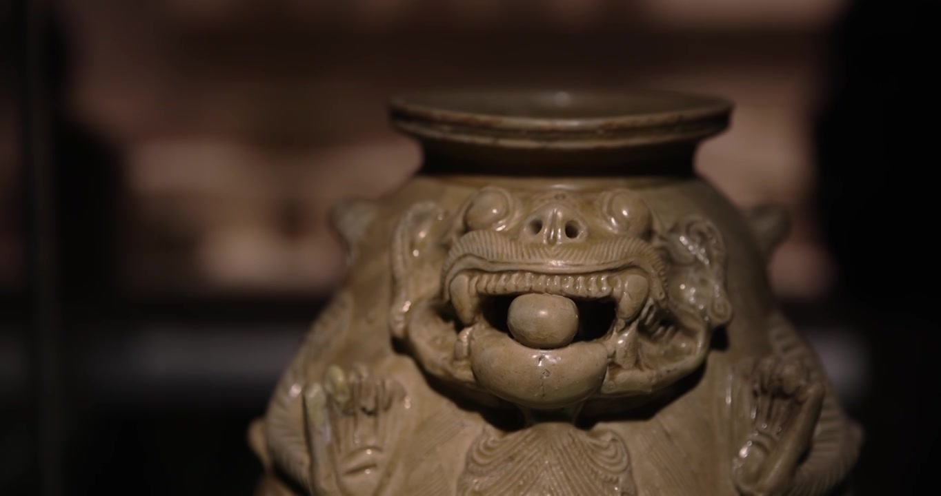 西晋青釉神兽尊，南京博物院镇馆之宝视频素材