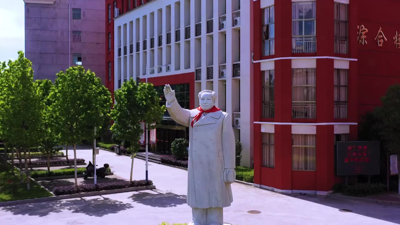 实拍江西省遂川中学伟人雕塑视频下载