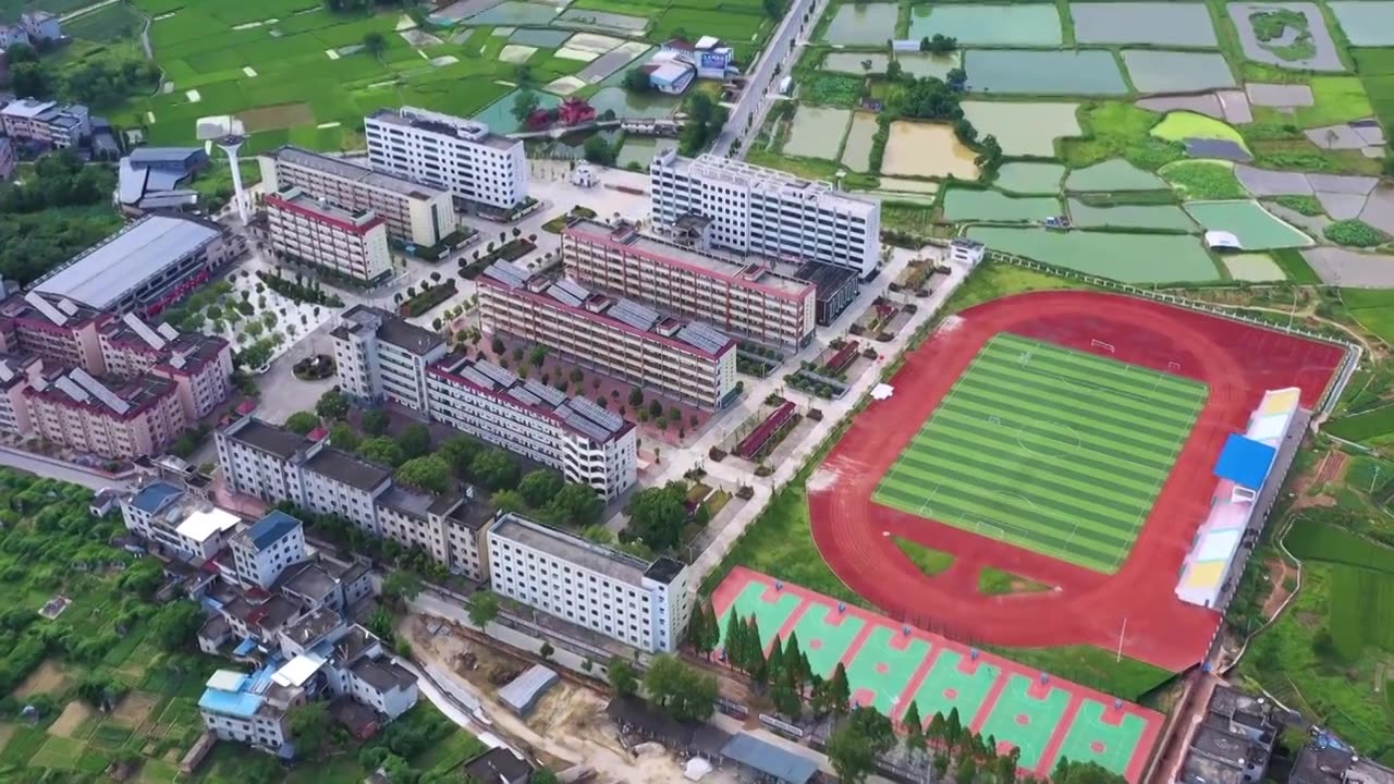 多角度航拍江西省遂川第二中学视频下载