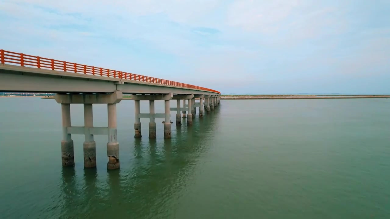 中国辽宁锦州白沙湾人工岛跨海特大桥航拍视频素材