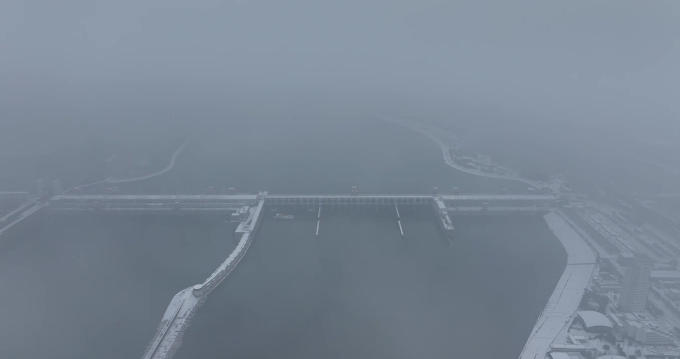 2024宜昌葛洲坝区域第一场大雪视频下载