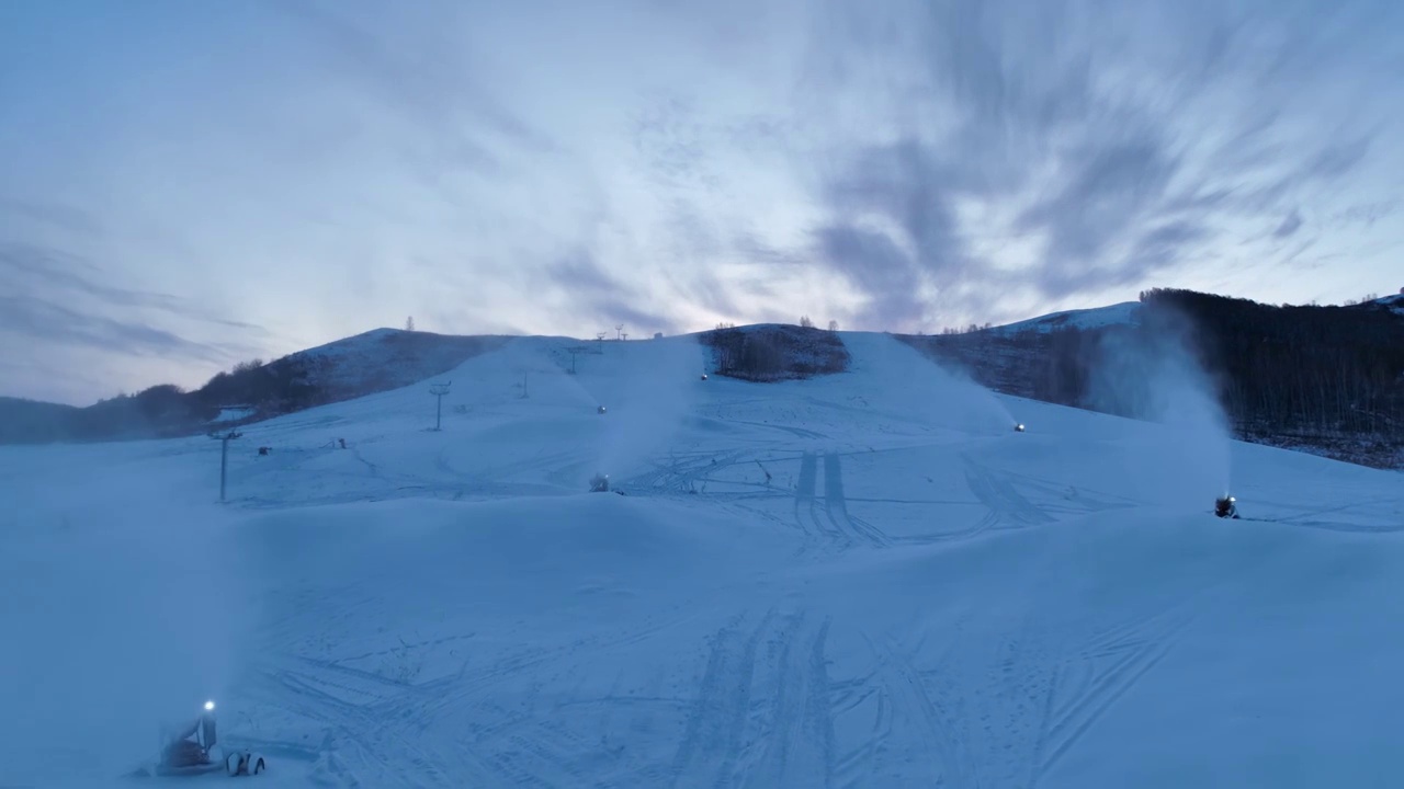 滑雪场人工造雪场景视频下载