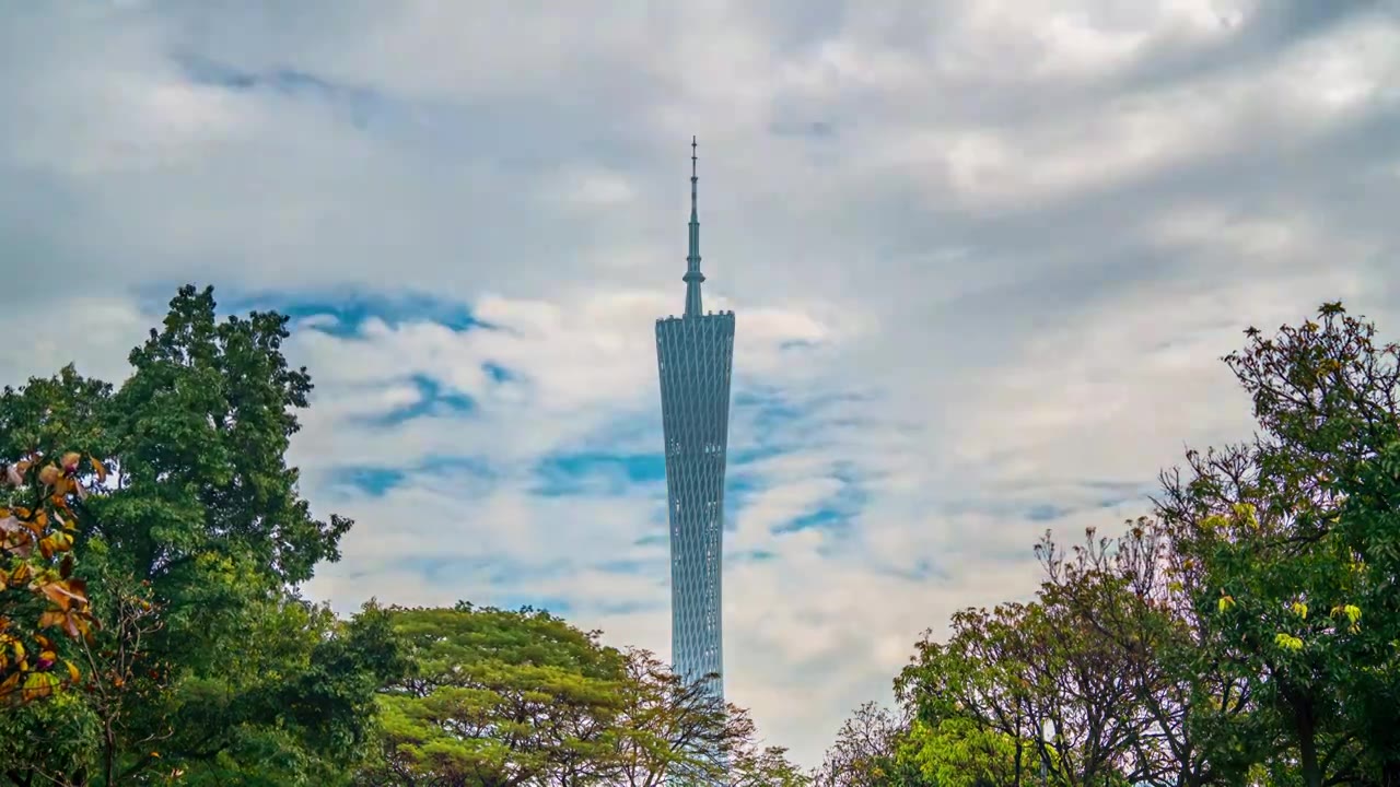 广东省广州塔地标建筑蓝天白云延时摄影视频素材