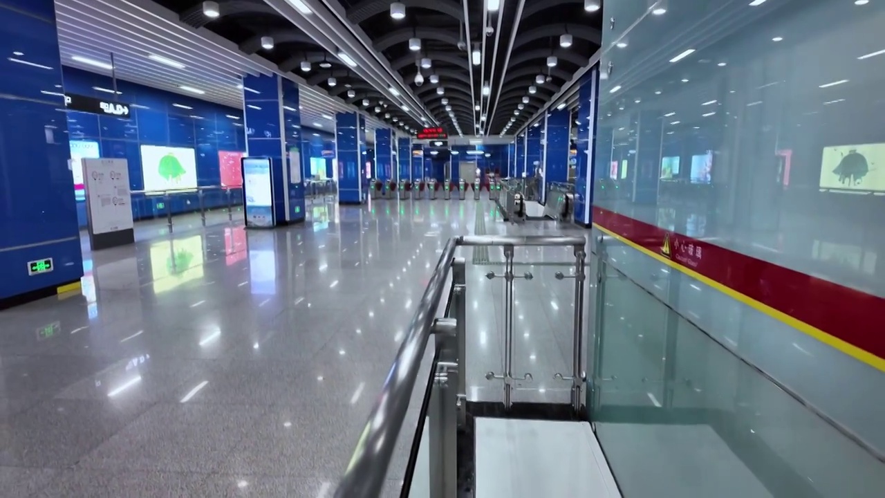 广州地铁站台地铁进站口空镜视频素材