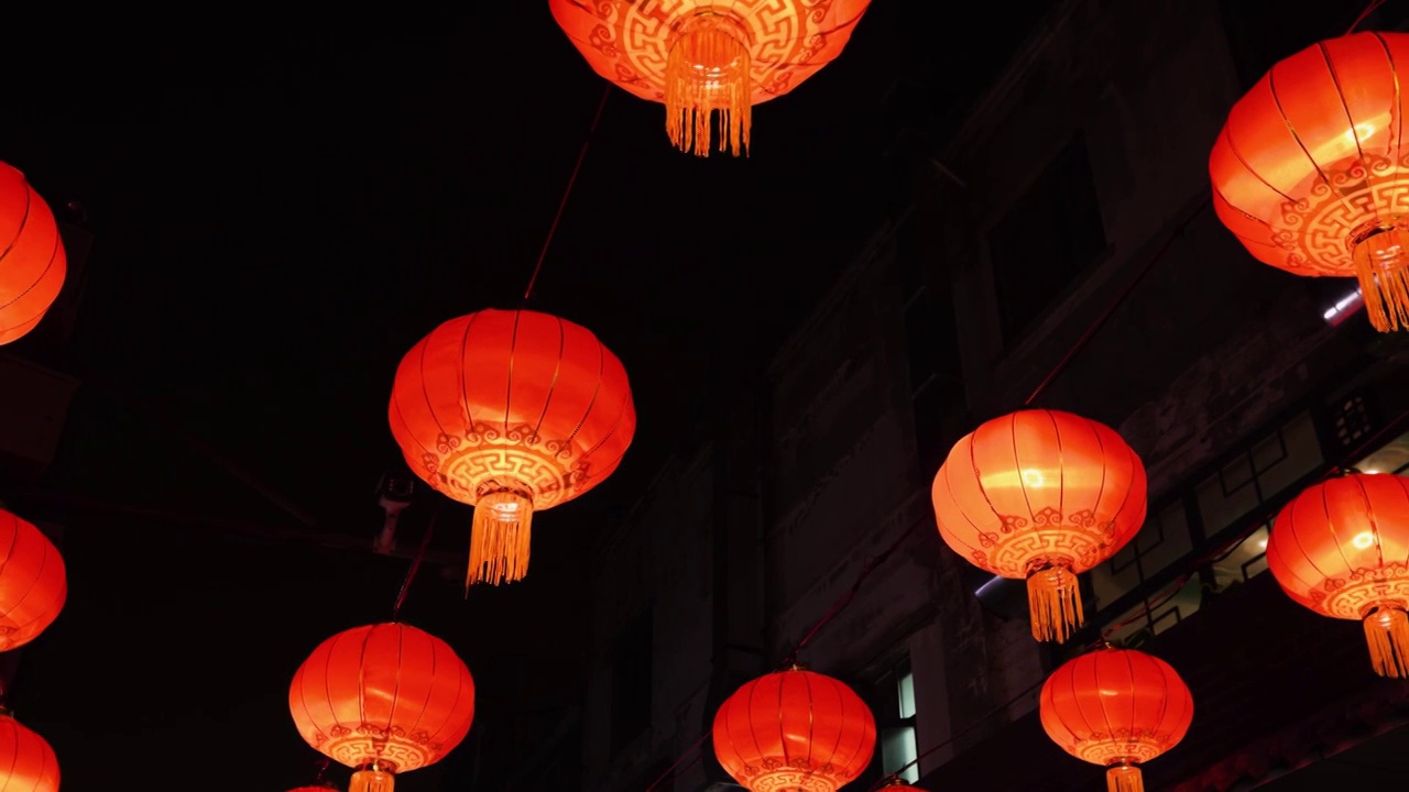 北京新年前门大街大栅栏的红灯笼视频下载