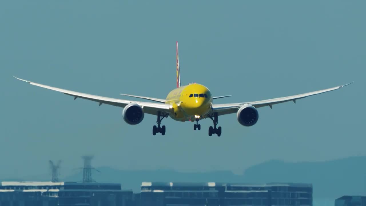 四款主力宽体客机降落深圳机场视频素材