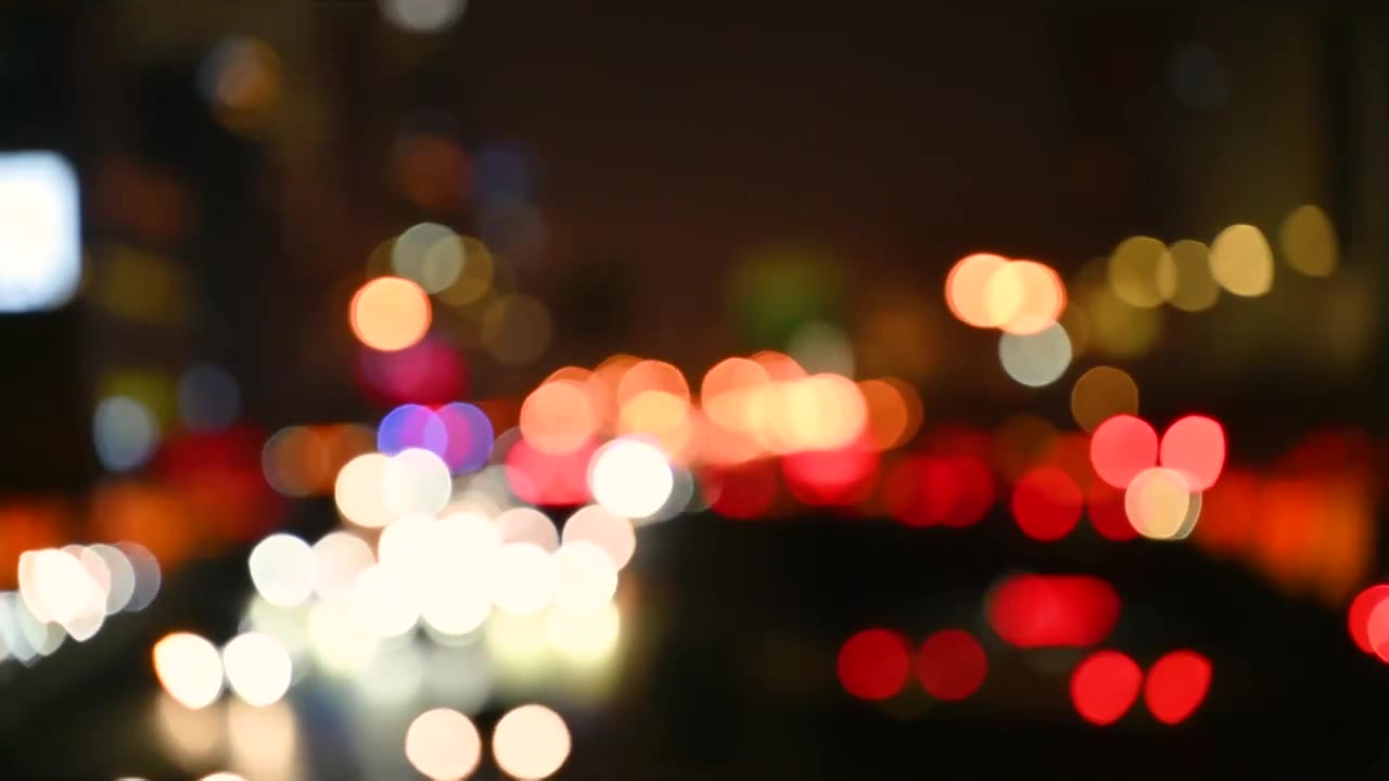 北京国贸CBD城市夜景车流变焦模糊镜头视频下载