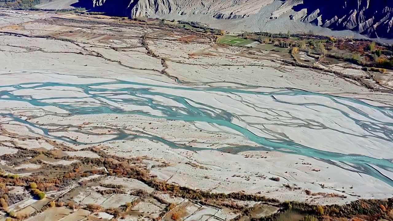 航拍中国新疆克孜勒苏柯尔克孜帕米尔高原盖孜河视频下载
