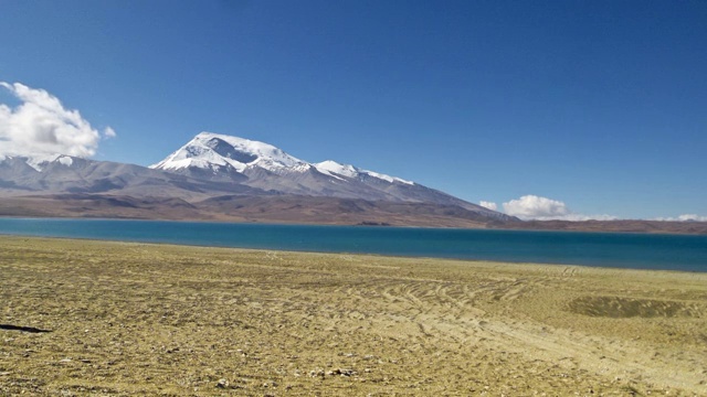 西藏阿里地区鬼湖拉昂错风光视频素材