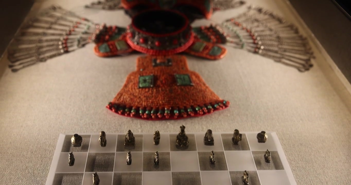 清代蒙古族铜象棋 蒙古族镶银饰嵌珊瑚珠头面视频下载