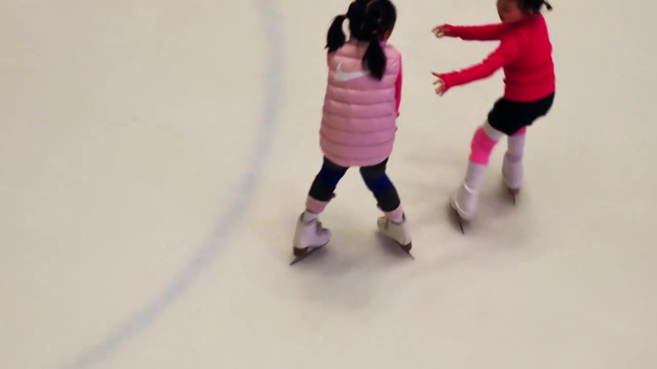 滑冰的女孩视频下载