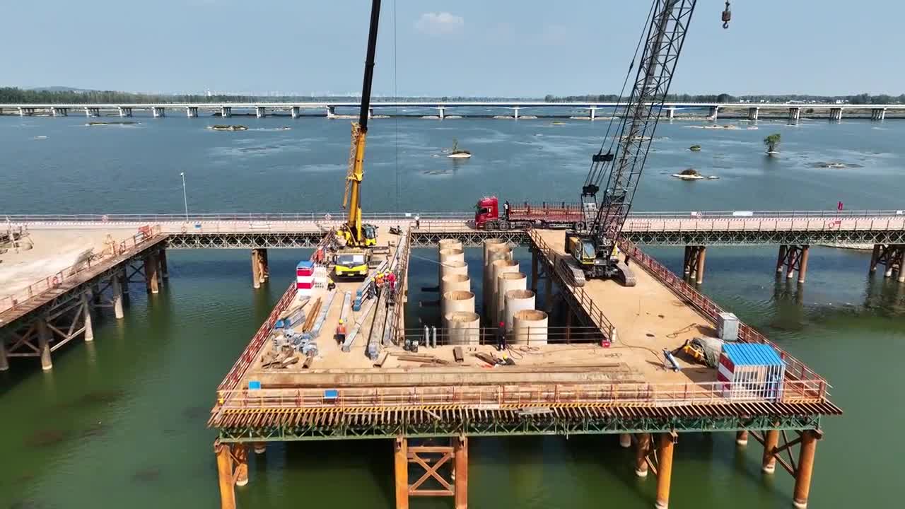航拍修桥 桥墩浇筑视频素材