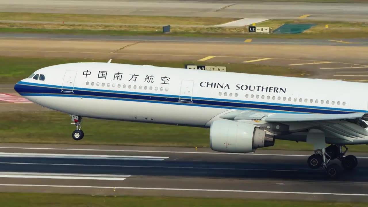 国航747等大型客机降落深圳机场视频下载