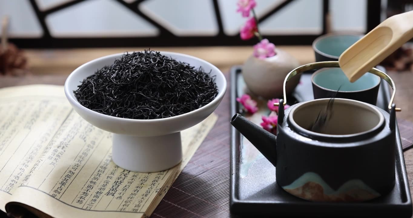 （慢镜头）高品质茶叶展示红茶冲茶倒茶视频素材
