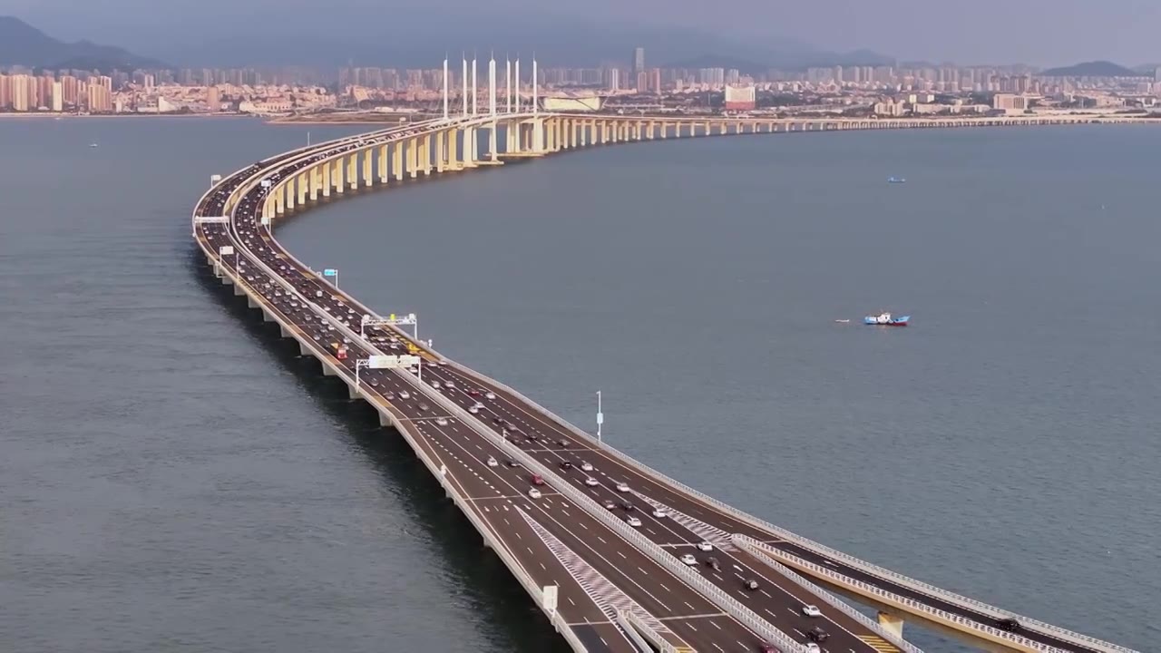 山东青岛胶州湾跨海大桥，交通道路运输视频下载