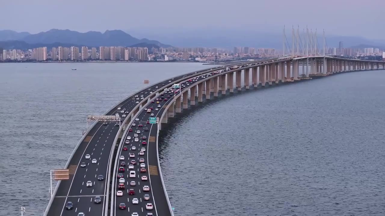 山东青岛胶州湾跨海大桥，交通道路运输视频下载