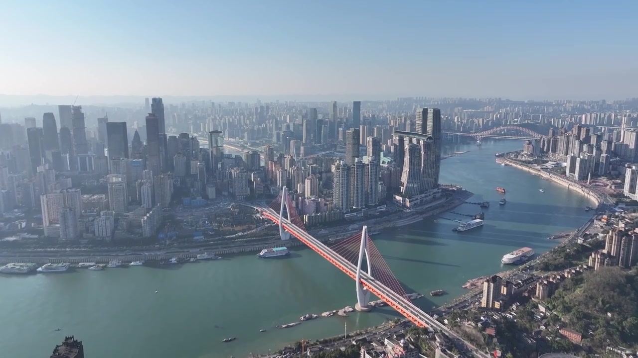 重庆东水门大桥与渝中区现代建筑视频下载