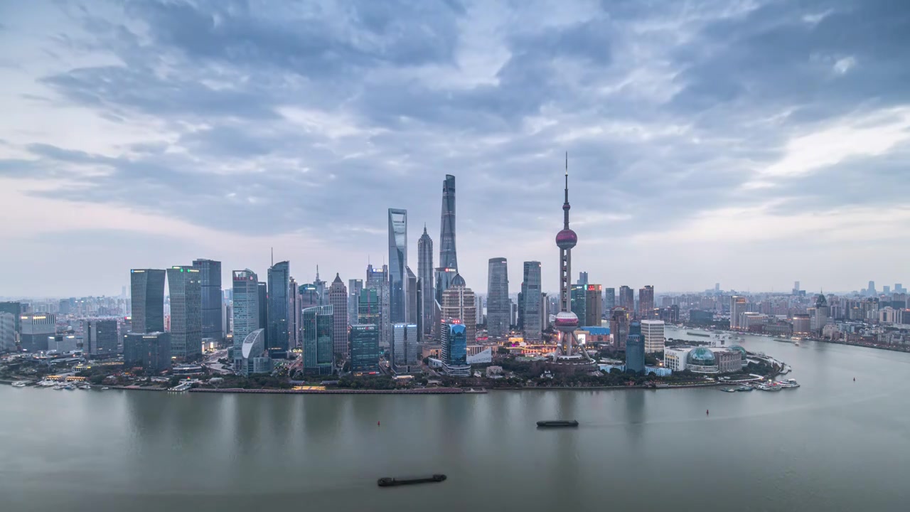 上海浦东东方明珠城市天际线日转夜延时摄影视频素材