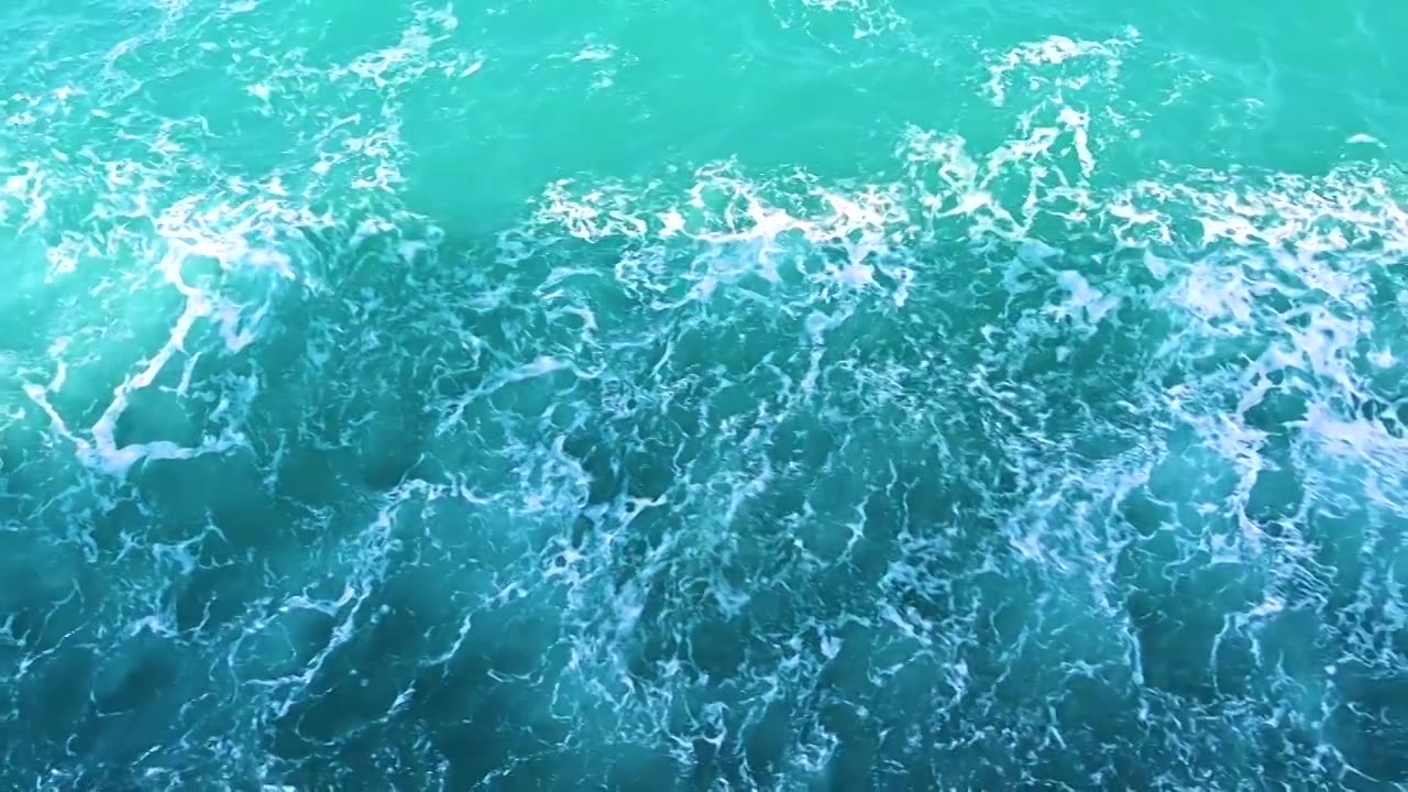 海南琼州海峡海上海浪浪花满画幅海水视频素材