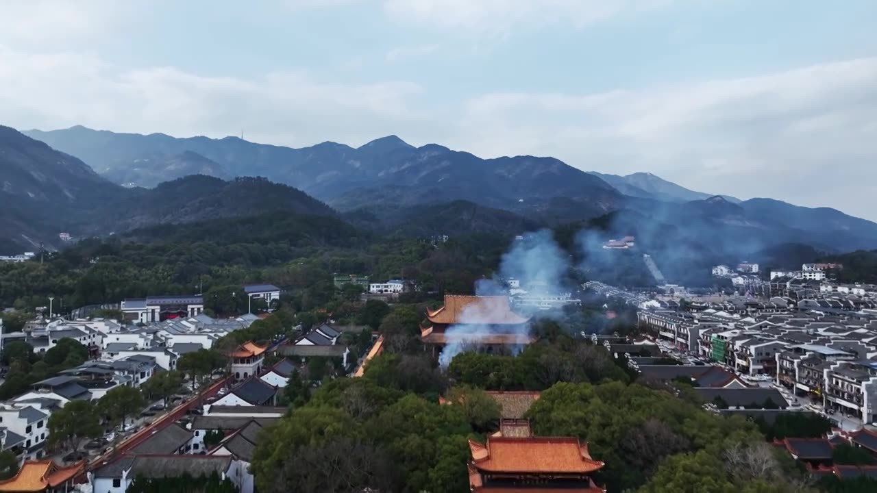 航拍湖南衡阳衡山脚下的南岳大庙视频下载