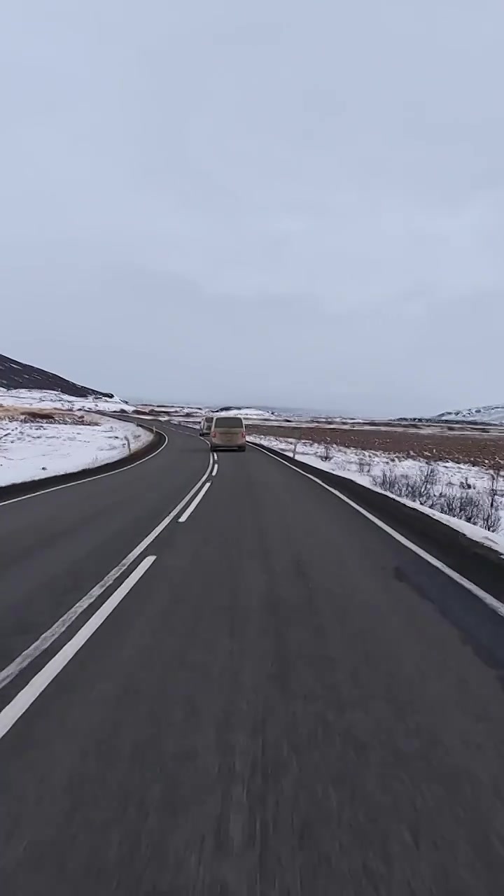 冬天的公路，雪景中的公路，欧洲的公路，冰岛公路，冰岛一号公路视频下载