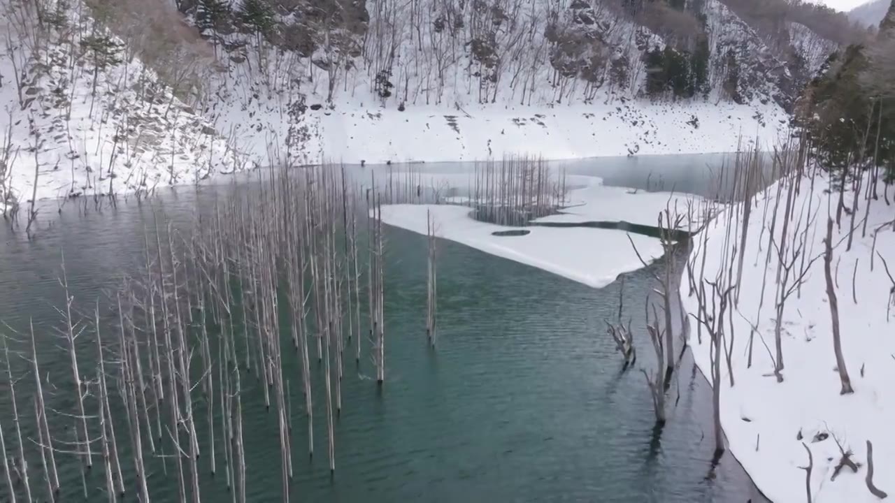 航拍冬季不冻湖视频下载