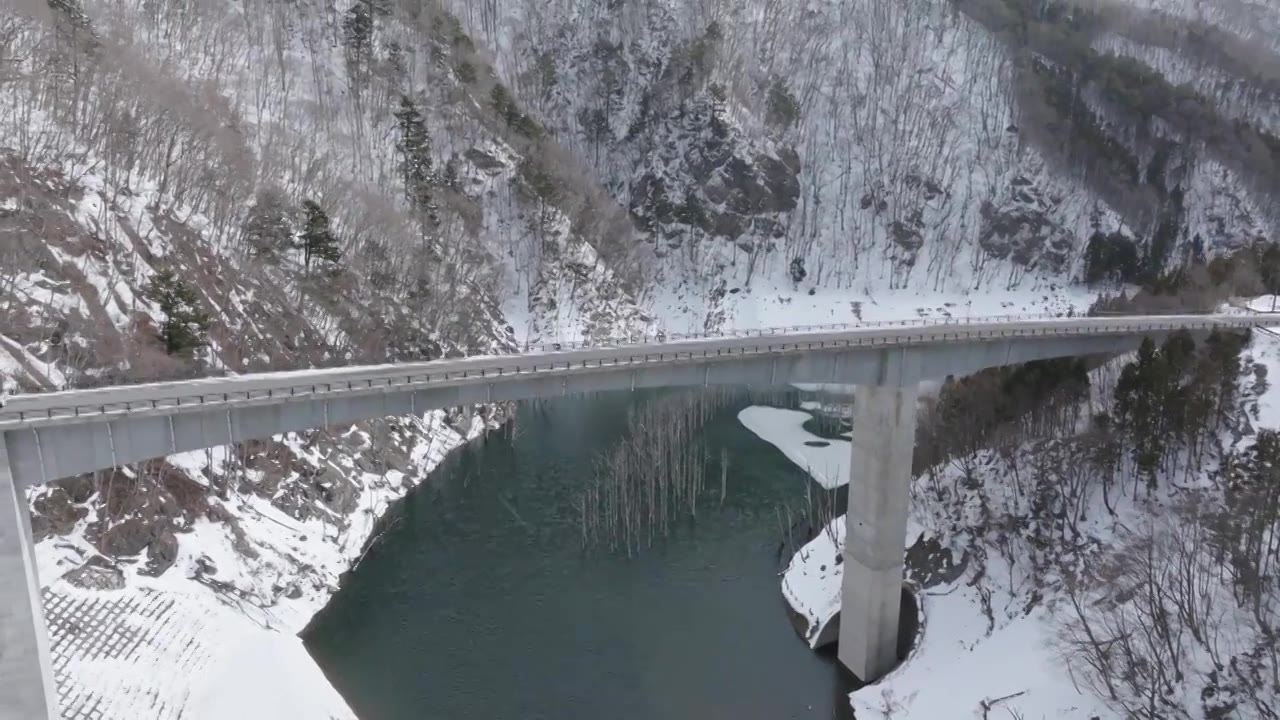 航拍冬季不冻湖视频下载