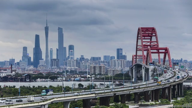 广州新光大桥车流与CBD地标视频素材