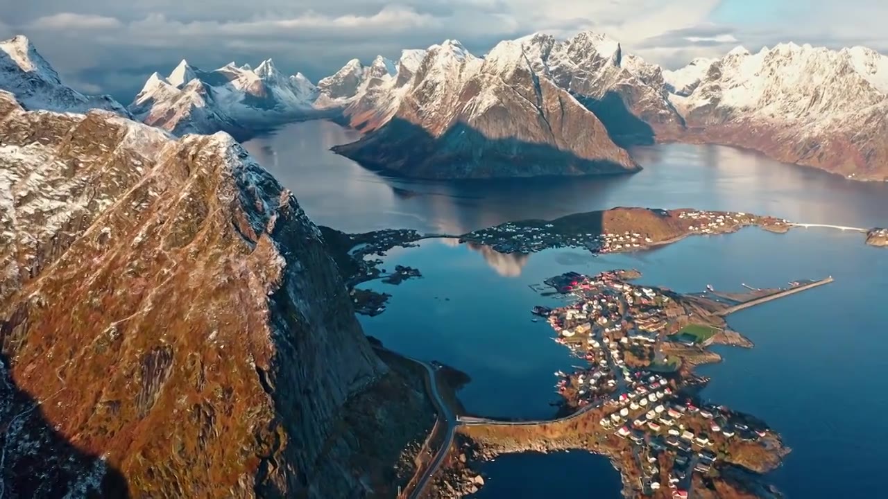 挪威峡湾风光，罗弗敦的壮美景观，北欧的自然风光，冰雪的山峰视频下载