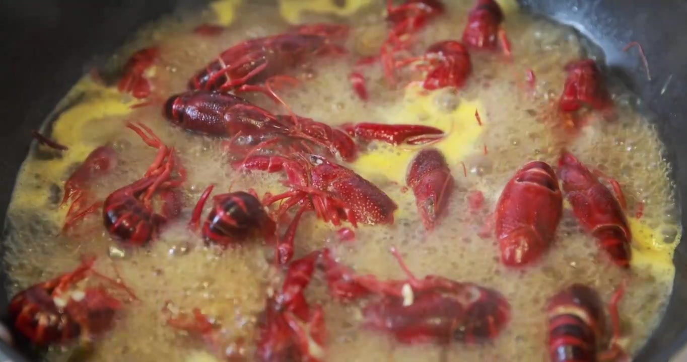 美味夜宵小龙虾含烹饪过程（合集）视频素材
