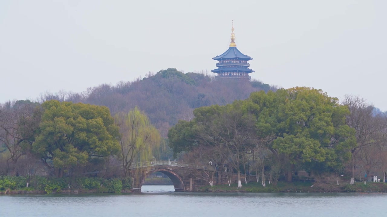 杭州西湖雷峰塔春天建筑风景视频素材