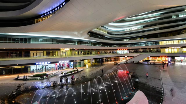 移动拍摄北京银河Soho视频素材