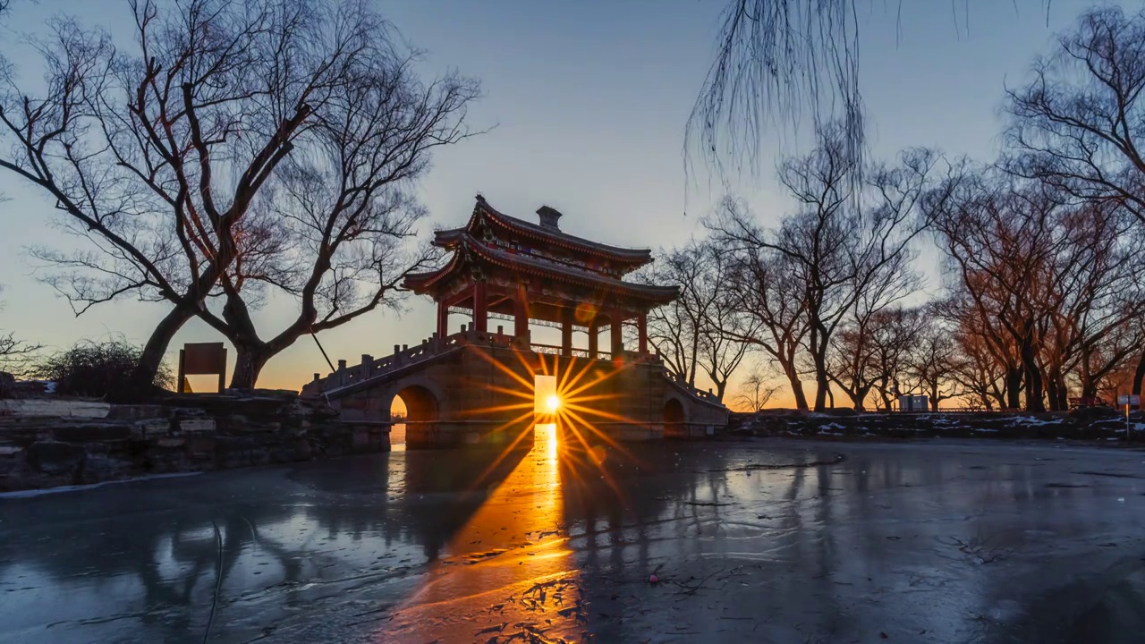 北京颐和园豳风桥冬季日出光影延时视频素材