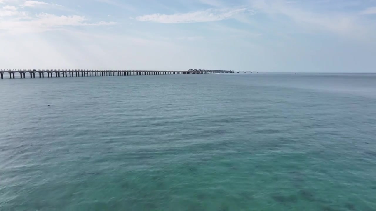 涠洲岛蓝桥自然风景航拍，海洋海水天空背景环境旅游视频下载