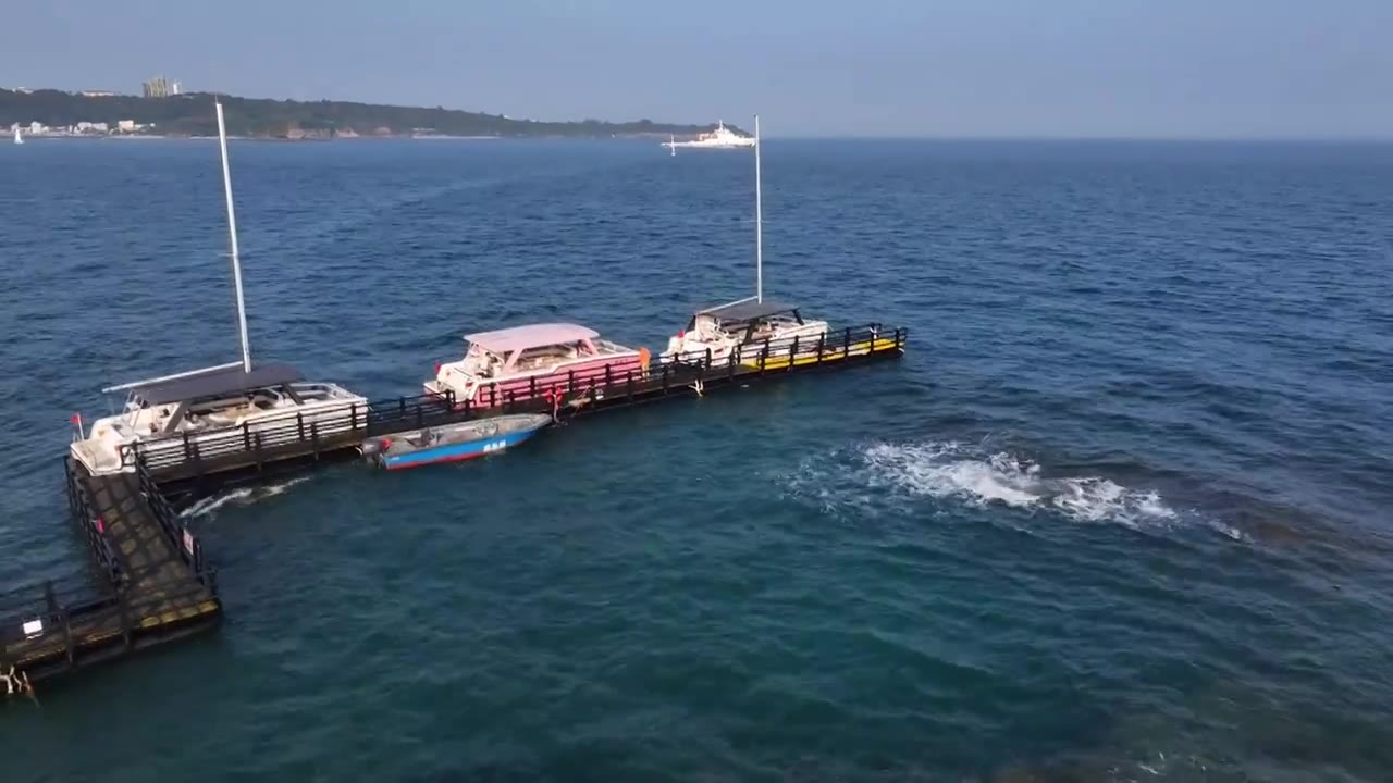 涠洲岛海洋海水礁石海浪航拍，自然风景背景旅游视频下载