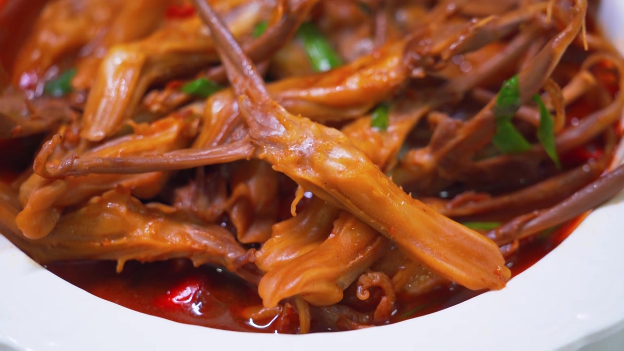中国传统美食酱卤鸭舌熟食卤味视频下载
