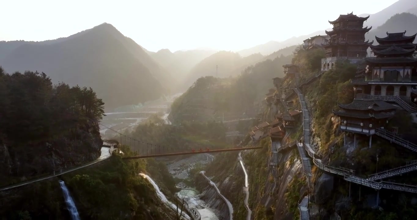 悬崖上的酒店人间仙境日出美景视频下载