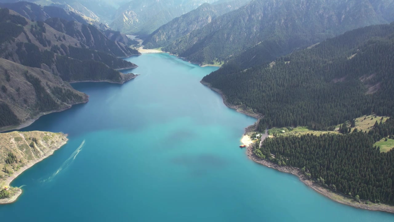 航拍新疆博格达峰下5A级天山天池自然风景视频下载