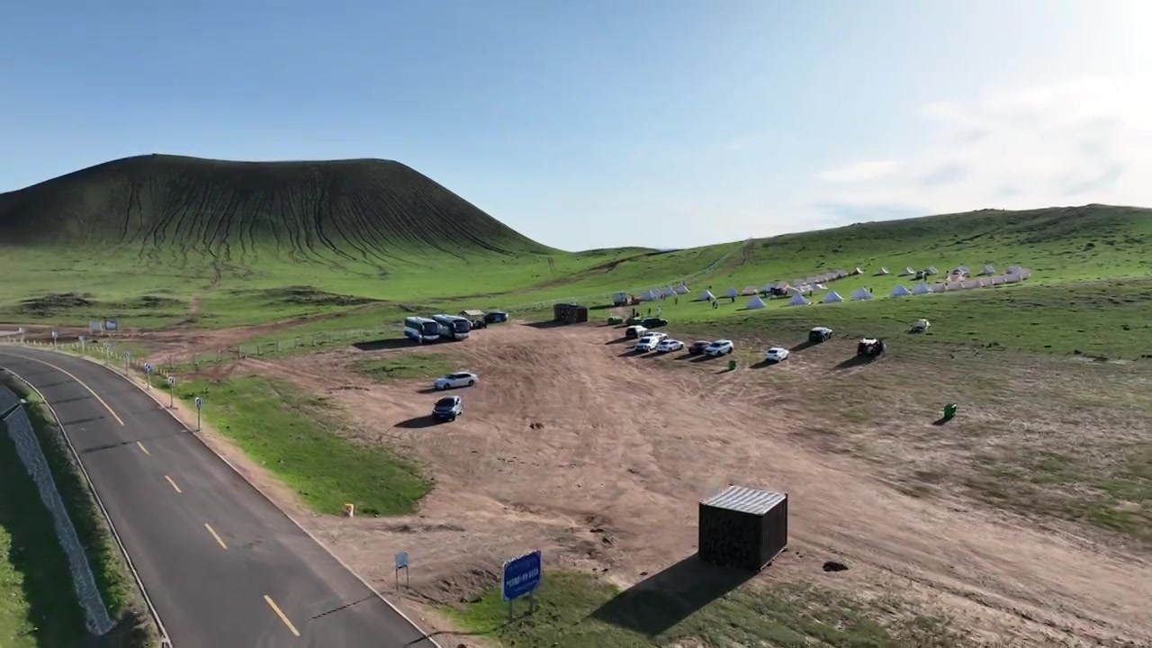 【4k航拍】夏季的内蒙古乌兰哈达火山地质公园视频素材