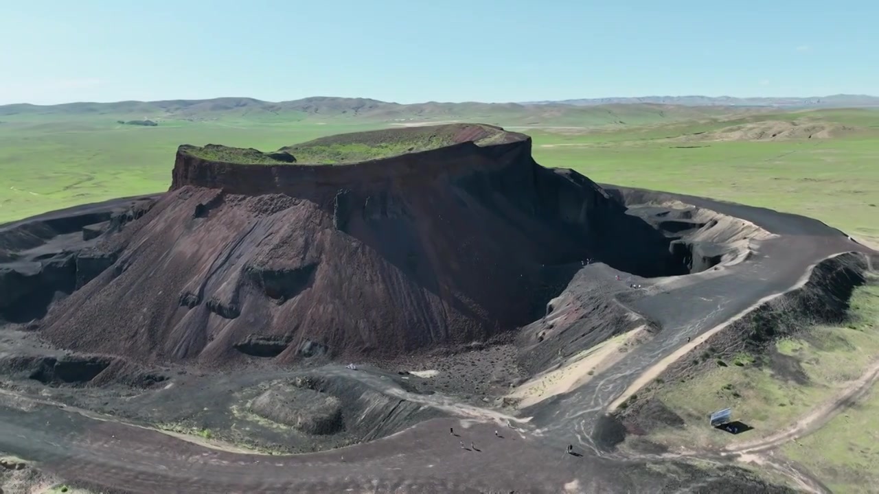 【4k航拍】夏季的内蒙古乌兰哈达火山地质公园视频素材