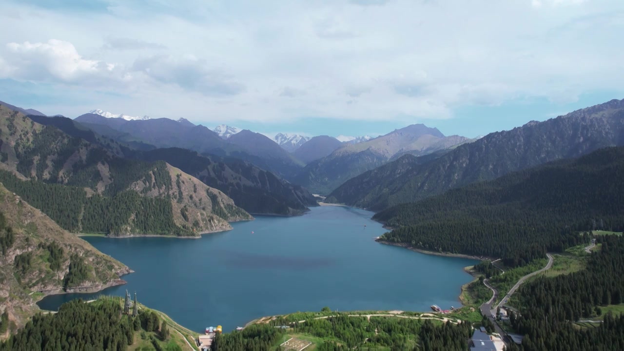 航拍新疆旅游5A级天山天池景区湖景视频下载